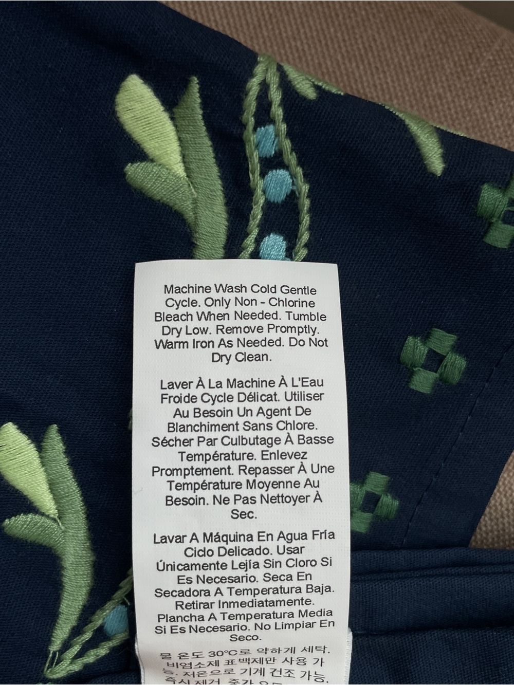 Williams Sonoma Navy Blue Napkins Floral Border Set of Four - Picture 4 of 5
